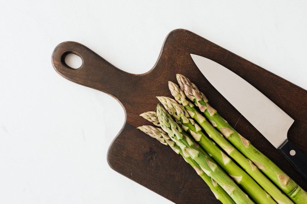 Wood vs. Plastic Cutting Boards: Which is Better for Your Kitchen