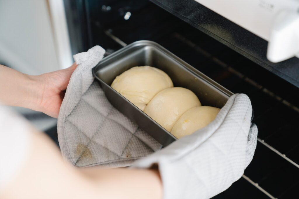 Oven Mitts: Protecting Your Hands from Heat